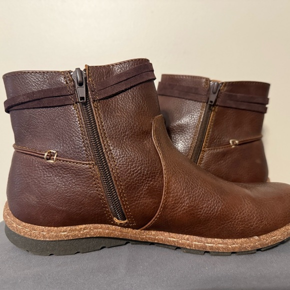 NIB  boc by Born Boots; Big on Comfort; Brown leather & man made; Sz 8 M - Picture 9 of 15